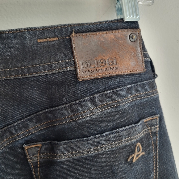 DL1961 Milano Boot Cut Dark Wash ladies Jeans Size 28 - Picture 8 of 14